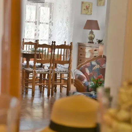 Grandmas * Hydra (Saronic Islands)